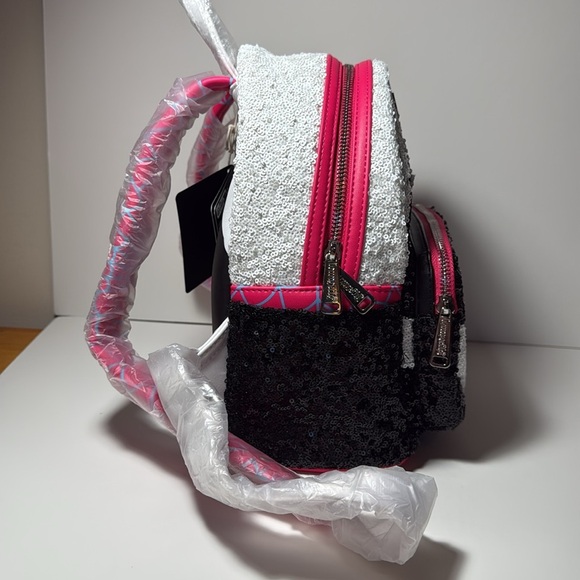 🆕 Loungefly Spider Gwen Cosplay Sequin Marvel Mini Backpack 🎒 - Picture 3 of 10
